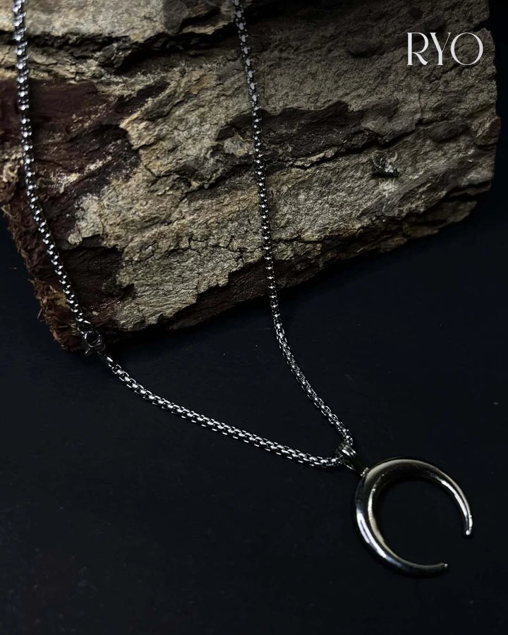 Eclipse Curve Pendant Chain - Silver / Unisex - Chain