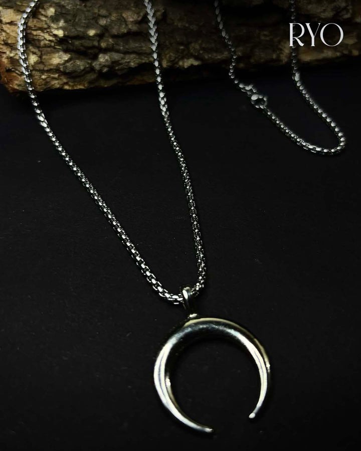 Eclipse Curve Pendant Chain